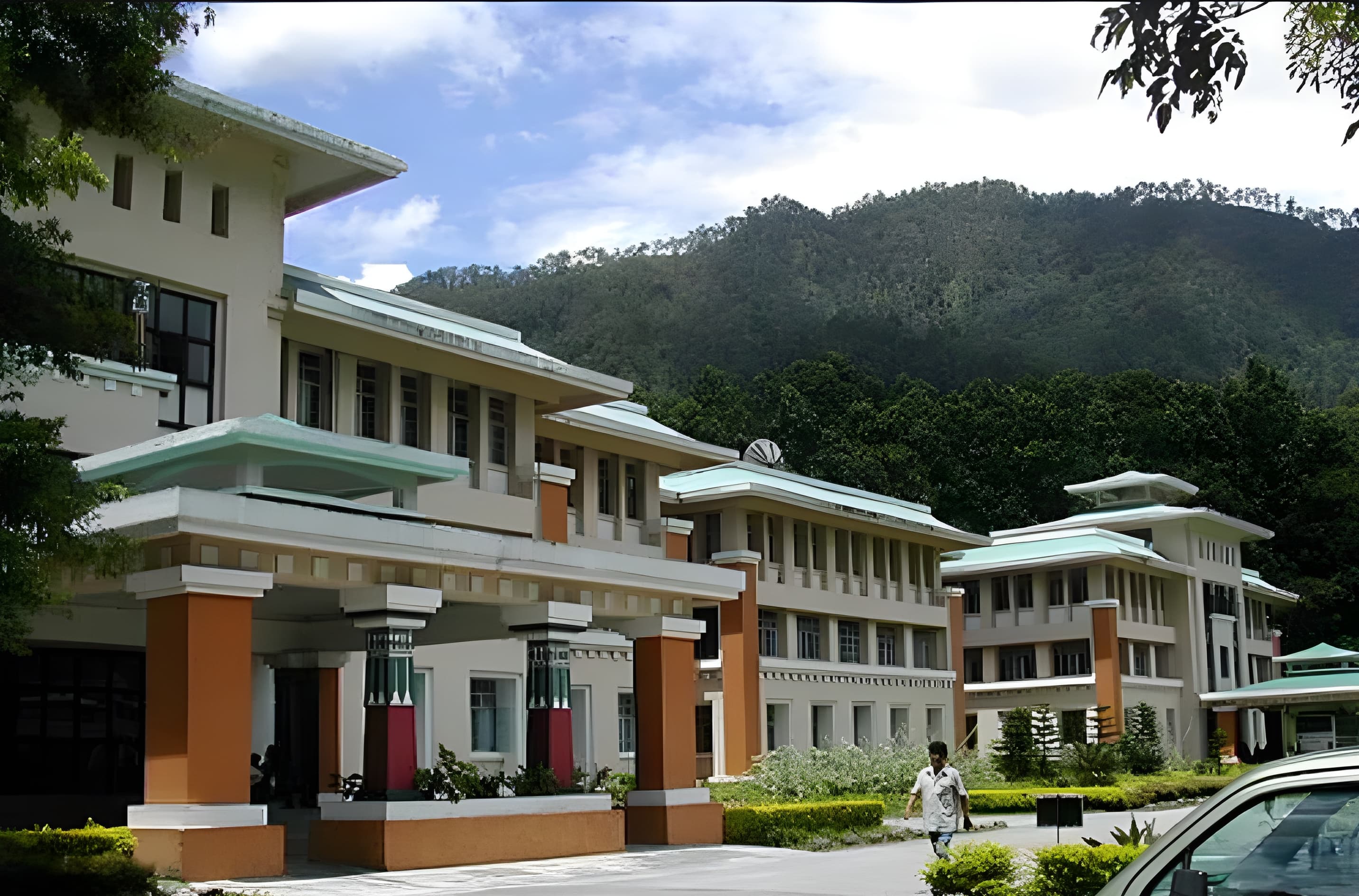 Sikkim Manipal Institute of Technology Logo